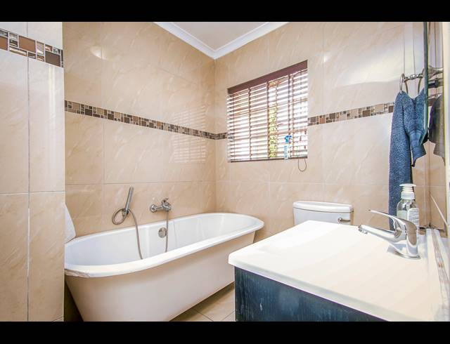 3 BEDROOM SIMPLEX FOR SALE IN FOURWAYS
